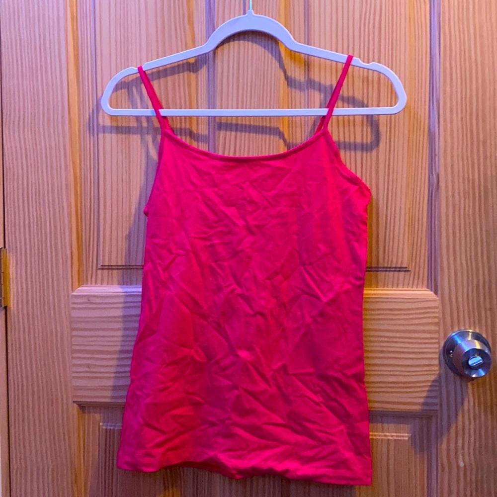 Pink tank top! (perfect cropped)